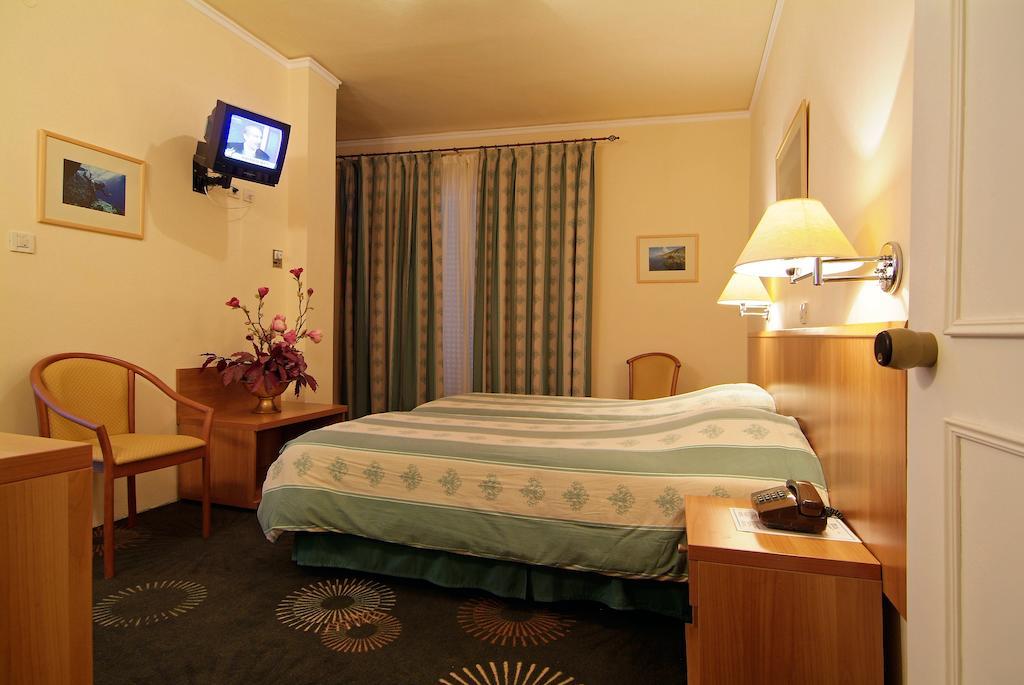 Hotel Kalafati Itea Exteriér fotografie